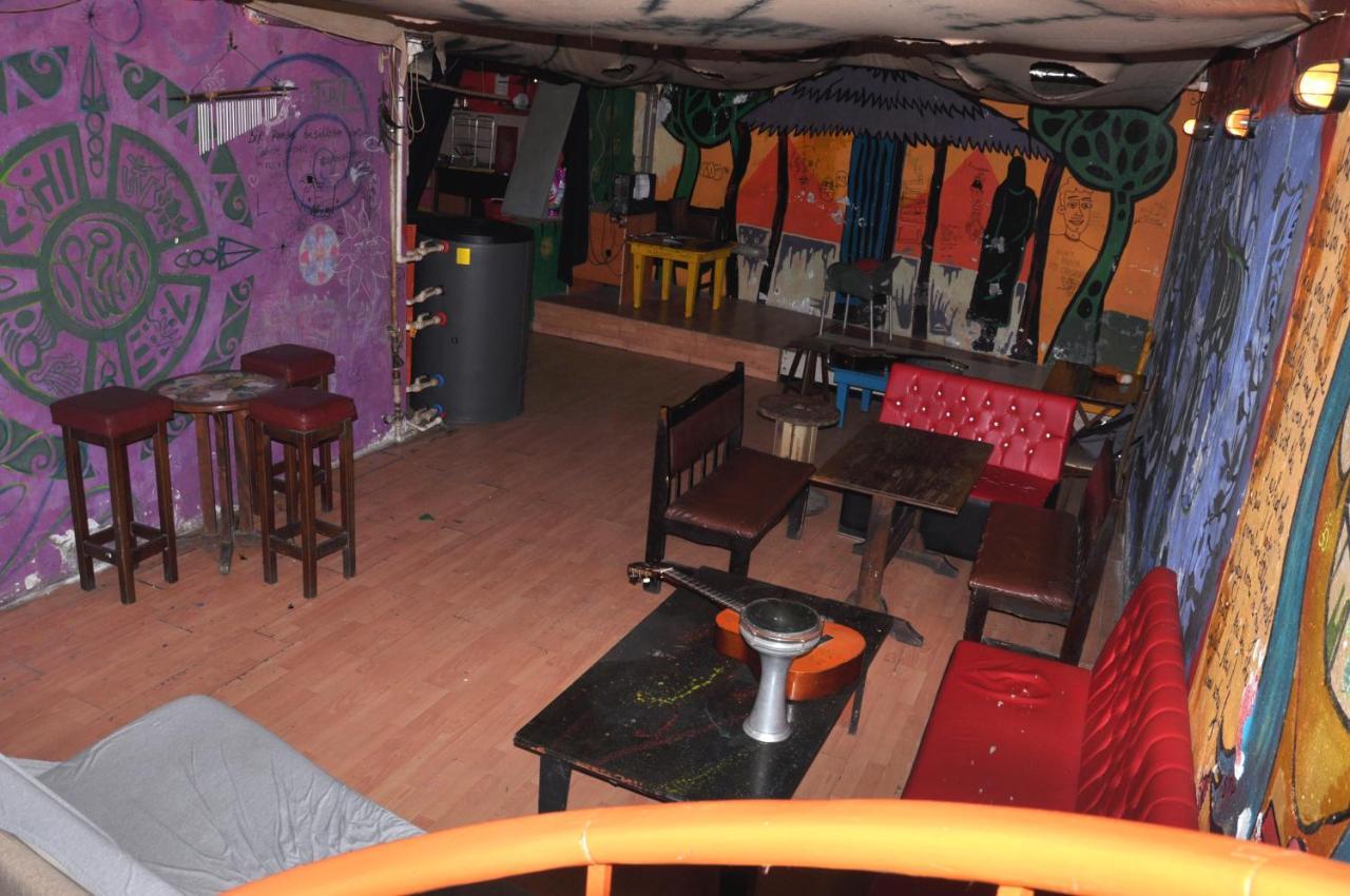Neverland Hostel Istanboel Buitenkant foto